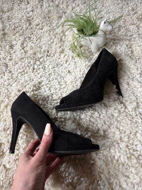 Elegant Kelly & Katie Black sophisticated, elegant pump Suede Peep-Toe Stiletto